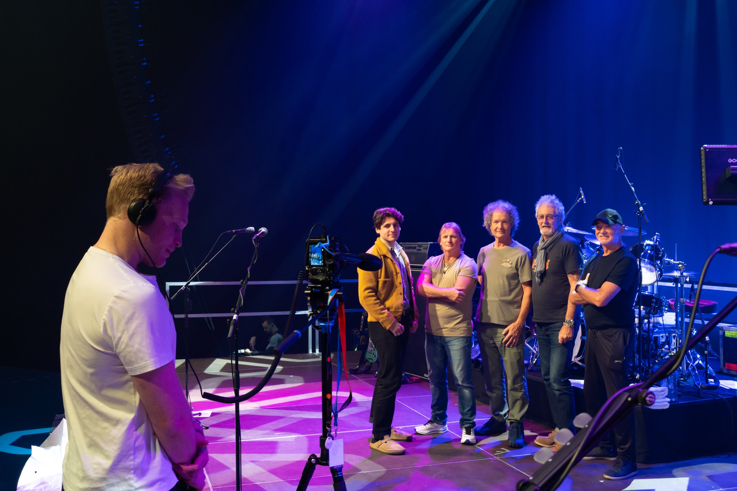 Adsome filming Smokie backstage